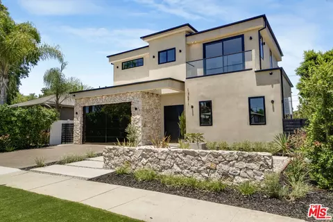 17811 Collins St, Encino, CA 91316