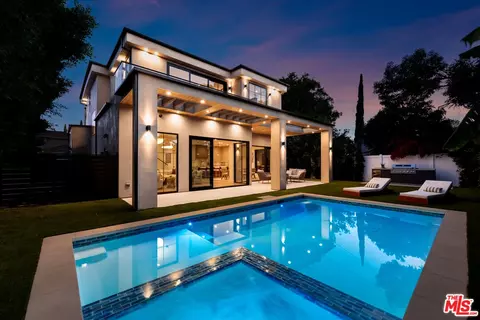 17811 Collins St, Encino, CA 91316