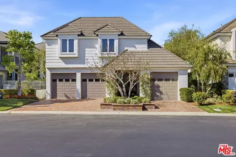 19382 Woodlands Dr, Huntington Beach, CA 92648