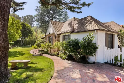 17010 Rancho St, Encino, CA 91316