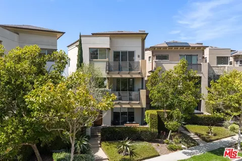 12868 S Seaglass Cir #W, Los Angeles, CA 90094