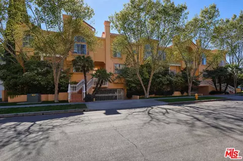 11112 La Maida St #14, North Hollywood, CA 91601