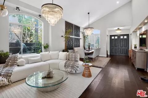 5018 S Chariton Ave, Los Angeles, CA 90056