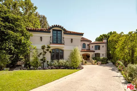 3829 Hayvenhurst Dr, Encino, CA 91436