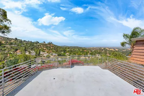 4302 Torreon Dr, Woodland Hills, CA 91364