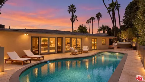8657 Metz Pl, West Hollywood, CA 90069