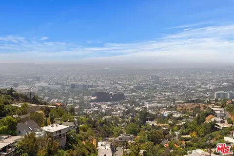 1745 Viewmont Dr, West Hollywood, CA 90069