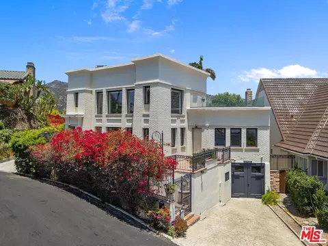 2700 Glendower Ave, Los Angeles, CA 90027