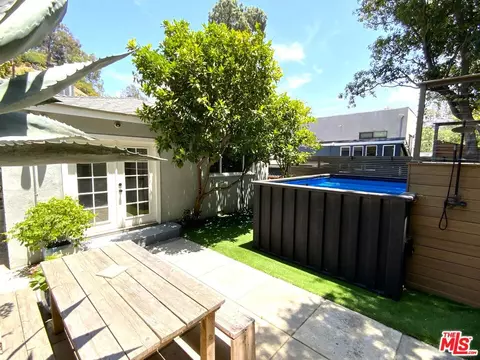 8462 Kirkwood Dr, Los Angeles, CA 90046
