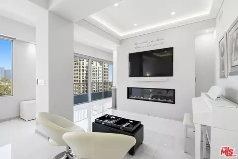 10501 Wilshire Blvd #1007, Los Angeles, CA 90024