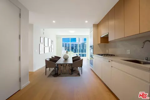 877 Francisco St #2210, Los Angeles, CA 90017