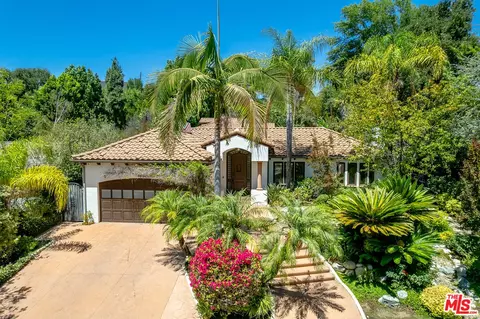 4050 Hayvenhurst Dr, Encino, CA 91436