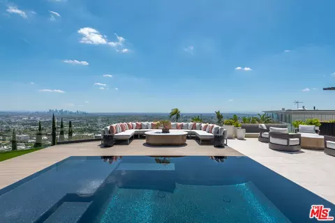 1641 Woods Dr, West Hollywood, CA 90069