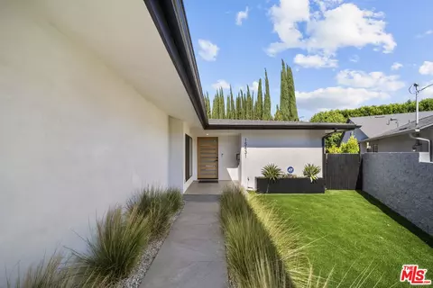15431 Milbank St, Encino, CA 91436