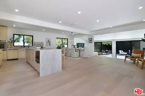 15431 Milbank St, Encino, CA 91436