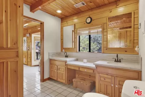 Bath - 490 Lark Rd, Wrightwood, CA 92397 photo 1 of 2