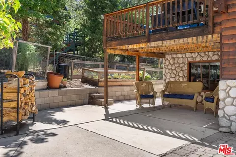Exterior - 490 Lark Rd, Wrightwood, CA 92397 photo 9 of 10