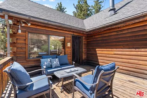Exterior - 490 Lark Rd, Wrightwood, CA 92397 photo 2 of 10