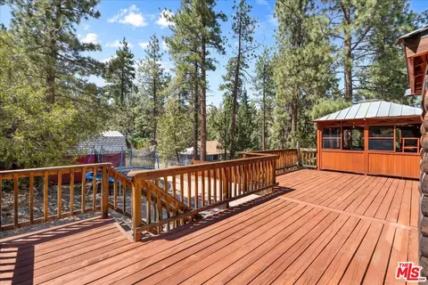 Exterior - 490 Lark Rd, Wrightwood, CA 92397 photo 6 of 10