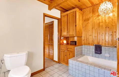 Bath - 490 Lark Rd, Wrightwood, CA 92397 photo 2 of 2