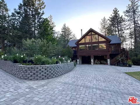 490 Lark Rd, Wrightwood, CA 92397