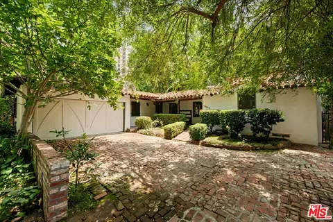 10484 Lindbrook Dr, Los Angeles, CA 90024