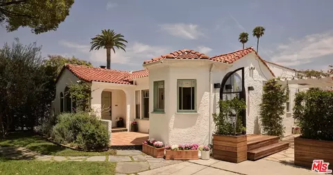 1090 Superba Ave, Venice, CA 90291
