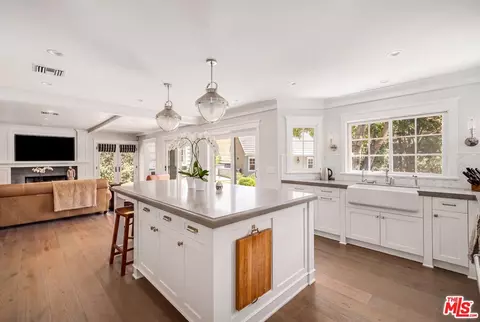 10 Holster Ln, Bell Canyon, CA 91307