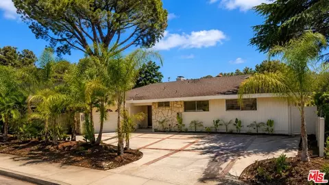 11425 Dona Evita Dr, Studio City, CA 91604
