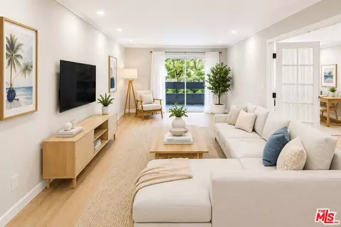 2700 Cahuenga Blvd #4220, Los Angeles, CA 90068