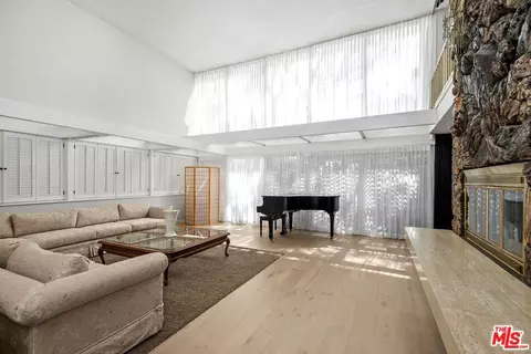 6505 S Halm Ave, Los Angeles, CA 90056
