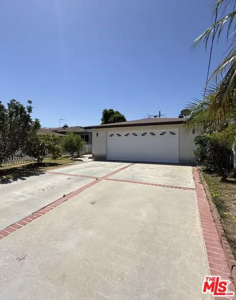 4620 W 166th St, Lawndale, CA 90260