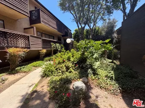 7300 Corbin Ave #M, Reseda, CA 91335
