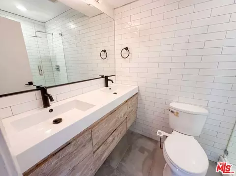 Bath - 7300 Corbin Ave #M, Reseda, CA 91335 photo 2 of 3