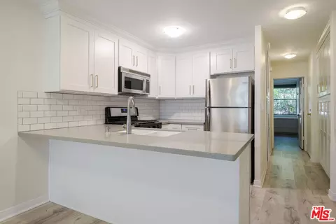 22 Navy St #103, Venice, CA 90291