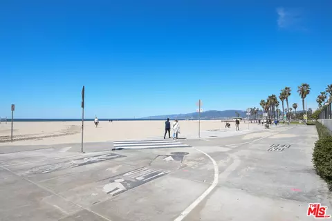 22 Navy St #103, Venice, CA 90291