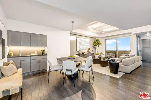 7250 Franklin Ave #1204, Los Angeles, CA 90046