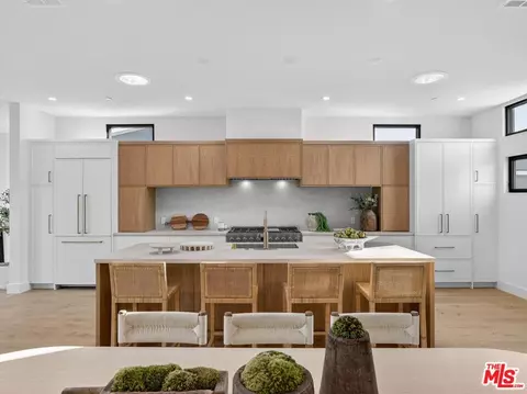 8404 Gonzaga Ave, Los Angeles, CA 90045