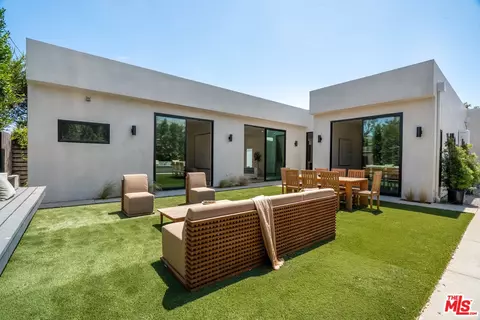 8404 Gonzaga Ave, Los Angeles, CA 90045