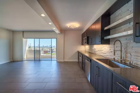 1131 Alta Loma Rd #207, West Hollywood, CA 90069