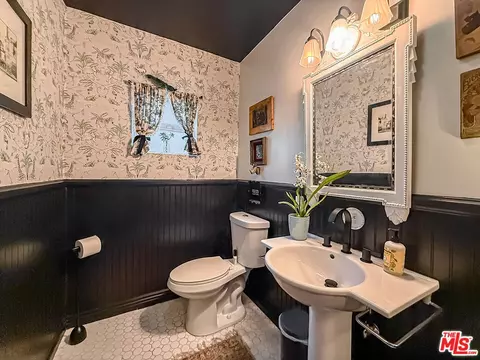 Bath - 5236 Lennox Ave, Sherman Oaks, CA 91401 photo 10 of 10