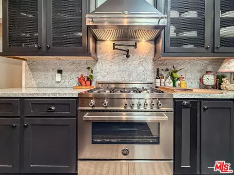 Kitchen - 5236 Lennox Ave, Sherman Oaks, CA 91401 photo 3 of 8