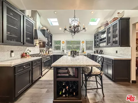 Kitchen - 5236 Lennox Ave, Sherman Oaks, CA 91401 photo 6 of 8