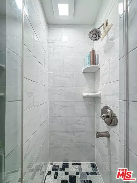 Bath - 5236 Lennox Ave, Sherman Oaks, CA 91401 photo 9 of 10