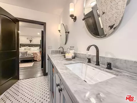 Bath - 5236 Lennox Ave, Sherman Oaks, CA 91401 photo 5 of 10