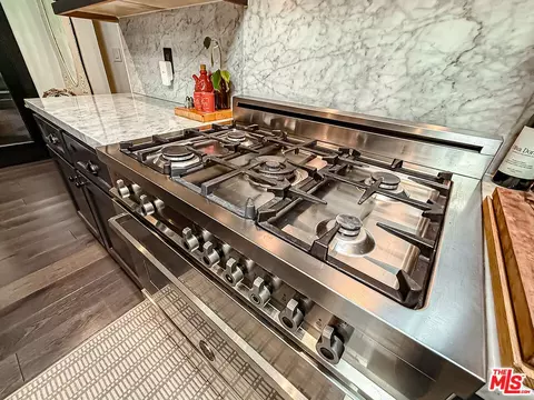 Kitchen - 5236 Lennox Ave, Sherman Oaks, CA 91401 photo 4 of 8