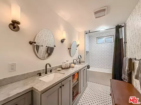 Bath - 5236 Lennox Ave, Sherman Oaks, CA 91401 photo 1 of 10