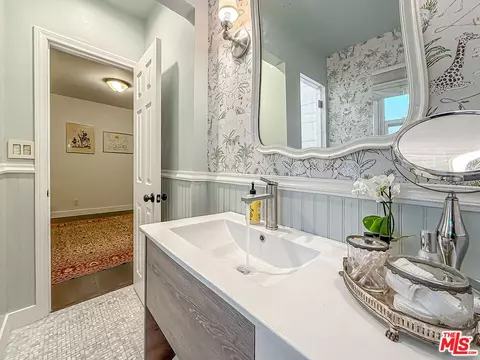 Bath - 5236 Lennox Ave, Sherman Oaks, CA 91401 photo 3 of 10