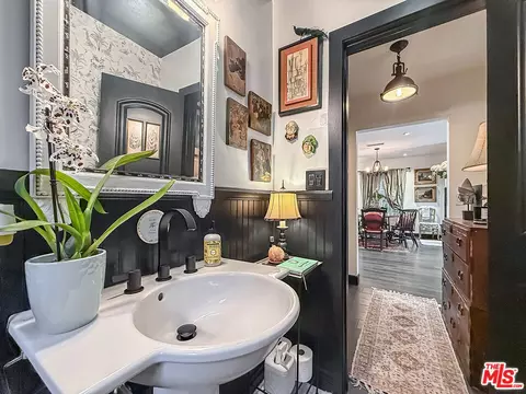 Bath - 5236 Lennox Ave, Sherman Oaks, CA 91401 photo 4 of 10