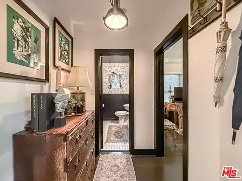 Entry Way - 5236 Lennox Ave, Sherman Oaks, CA 91401 photo 3 of 4